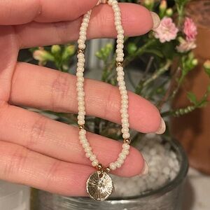 Elegant Pearl and Gold Pendant beaded bracelet